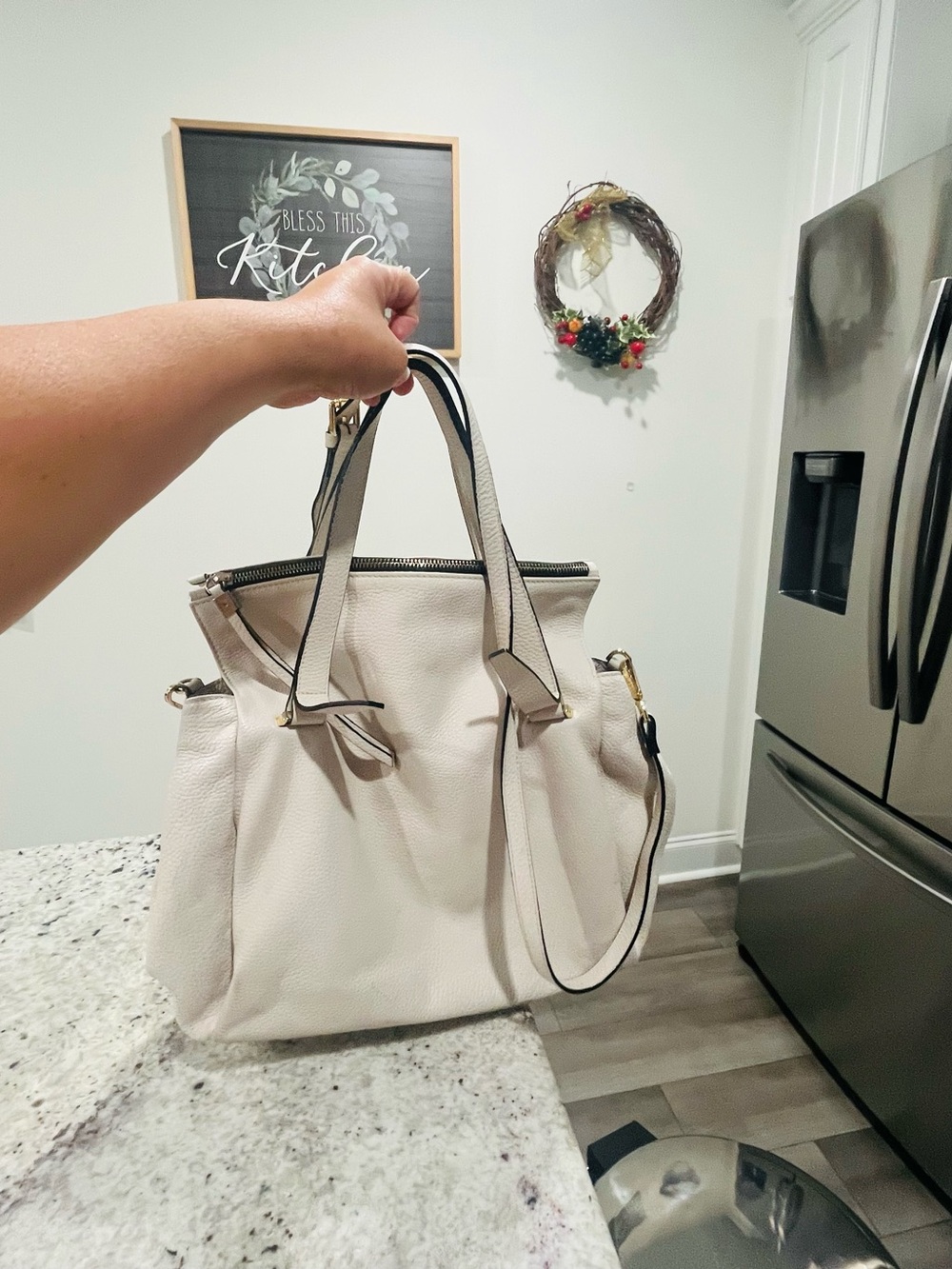 EUC  💯 Authentic Cream Leather Tote Bag with Detachable Strap Italy Made